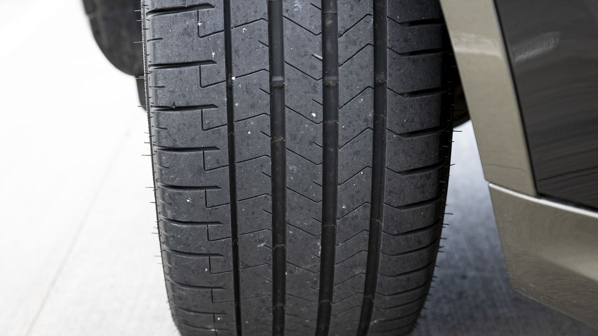Evropská komise podezírá výrobce pneumatik z cenového kartelu